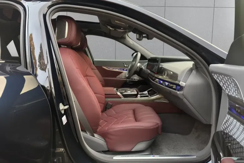 BMW 740 (Seria 7) din 2024 cu 42.890 km - oferta BMW184704 - foto 9