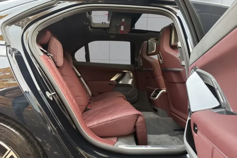 BMW 740 (Seria 7) din 2024 cu 42.890 km - oferta BMW184704 - foto 13