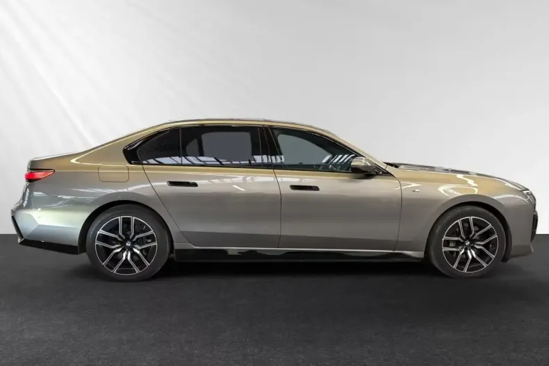 BMW 750 (Seria 7) din 2024 cu 39.072 km - oferta BMW184724 - foto 3