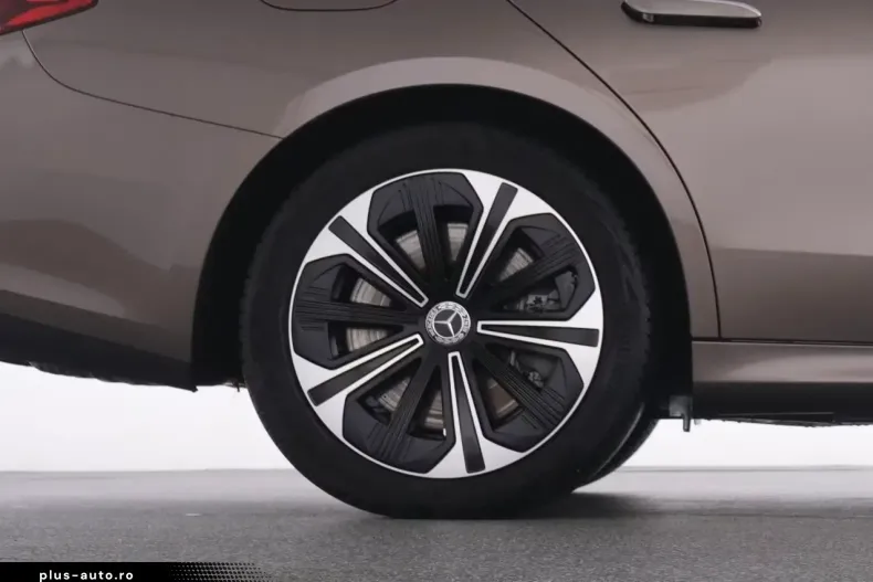 Mercedes-Benz E 300 (Clasa E) din 2025 cu 8.074 km - oferta MER184726 - foto 12