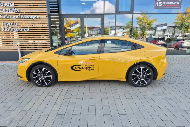 Toyota Prius din 2023 cu 9.250 km - oferta TOY184729 - foto 1