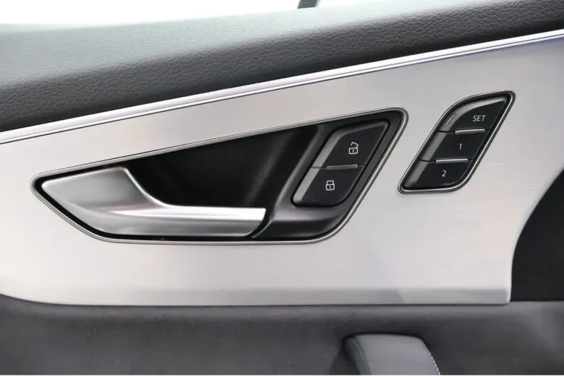 Audi Q8 din 2024 cu 16.884 km - oferta AUD184750 - foto 24