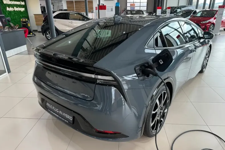 Toyota Prius din 2023 cu 3.231 km - oferta TOY184761 - foto 5