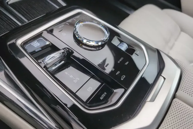 BMW 740 (Seria 7) din 2024 cu 20.304 km - oferta BMW184768 - foto 8