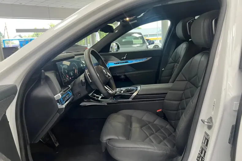 BMW 740 (Seria 7) din 2024 cu 5.000 km - oferta BMW184773 - foto 8