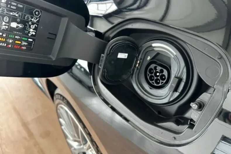 Mercedes-Benz E 53 AMG (Clasa E) din 2025 cu 8.100 km - oferta MER184781 - foto 8