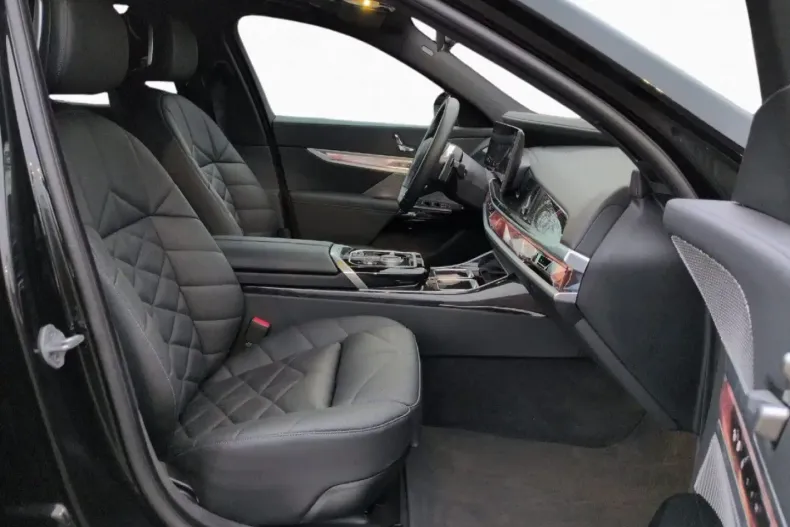 BMW 740 (Seria 7) din 2025 cu 27.660 km - oferta BMW184783 - foto 7