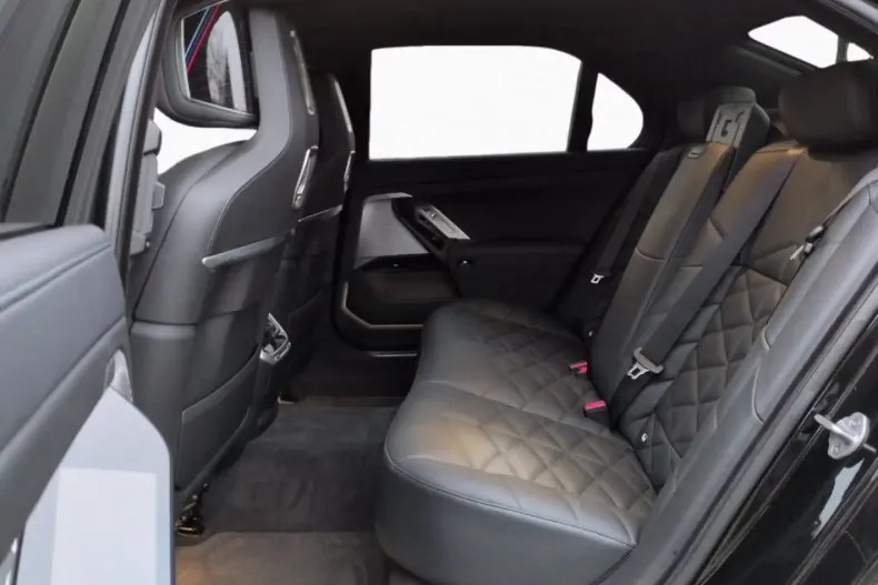 BMW 740 (Seria 7) din 2025 cu 27.660 km - oferta BMW184783 - foto 12