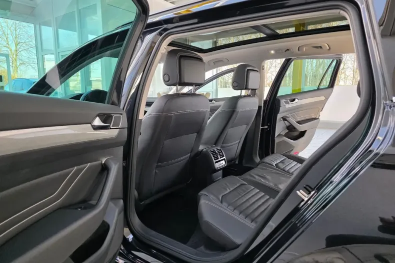 Volkswagen Passat Variant din 2022 cu 95.479 km - oferta VOL184789 - foto 15