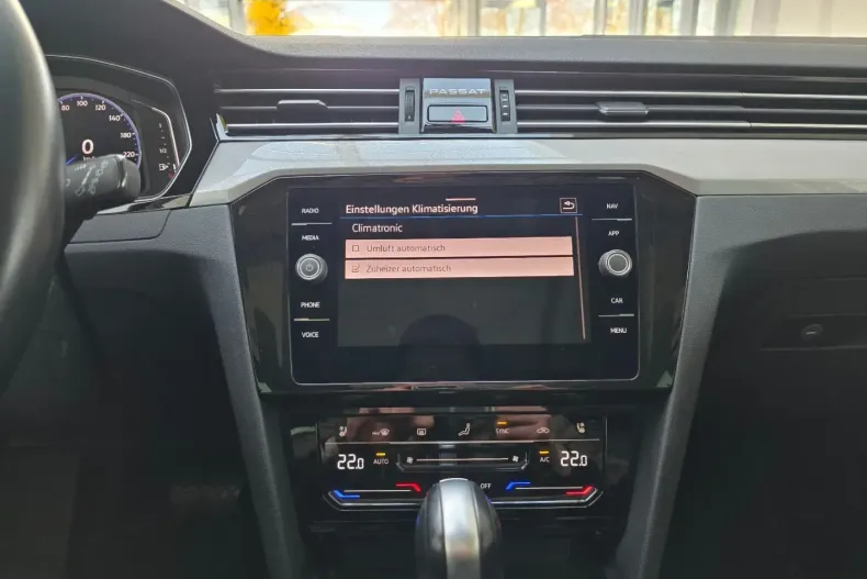 Volkswagen Passat Variant din 2022 cu 95.479 km - oferta VOL184789 - foto 39