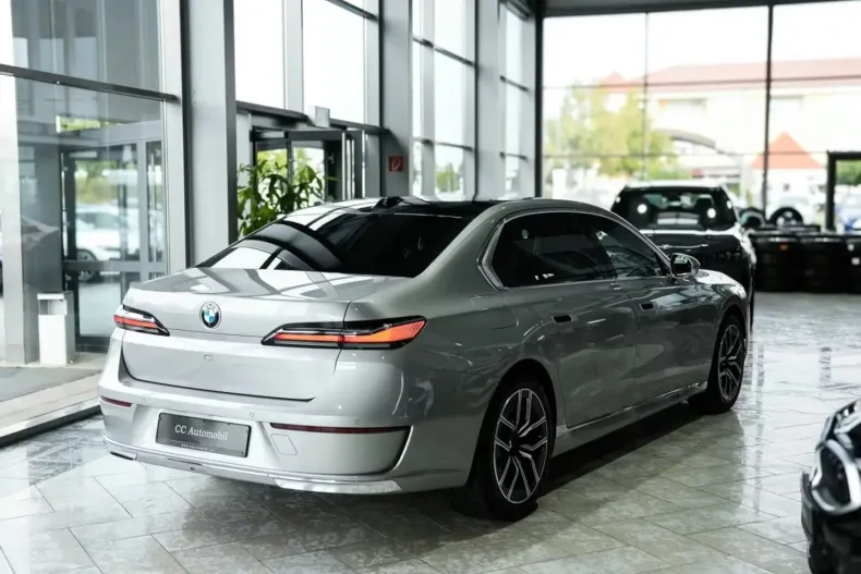 BMW 740 (Seria 7) din 2024 cu 19.980 km - oferta BMW184810 - foto 6