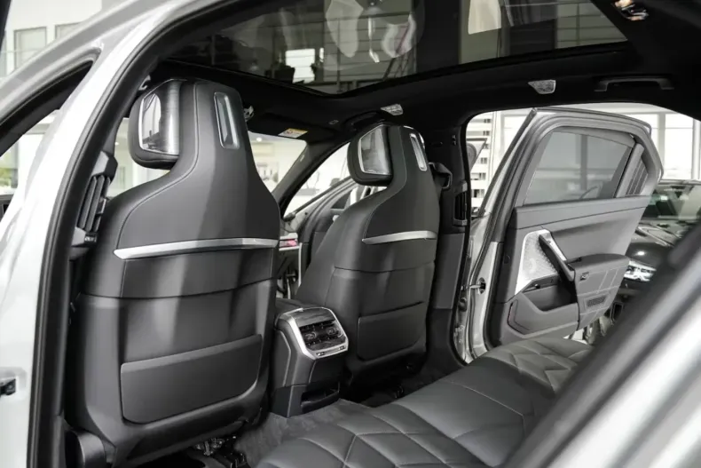 BMW 740 (Seria 7) din 2024 cu 19.980 km - oferta BMW184810 - foto 25