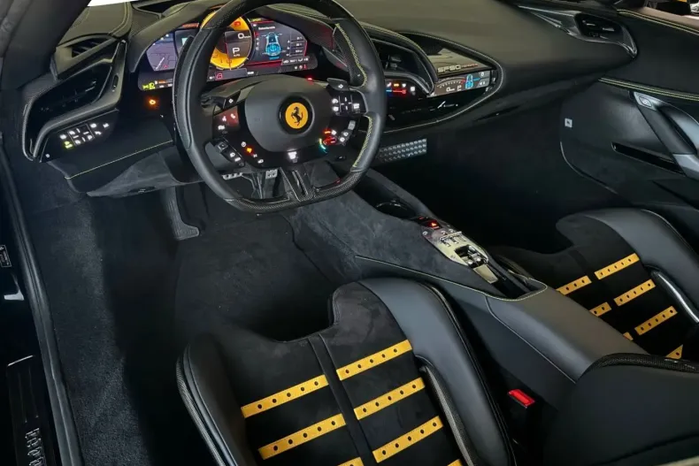 Ferrari SF90 din 2023 cu 3.400 km - oferta FER184844 - foto 8