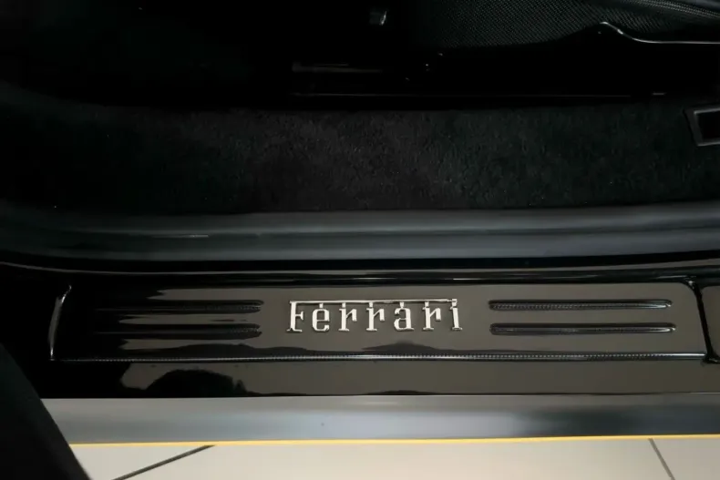 Ferrari SF90 din 2023 cu 3.400 km - oferta FER184844 - foto 19