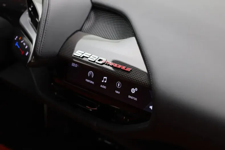 Ferrari SF90 din 2023 cu 1.477 km - oferta FER184853 - foto 23