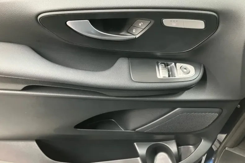 Mercedes-Benz V 220 (Clasa V) din 2024 cu 12.774 km - oferta MER184875 - foto 14