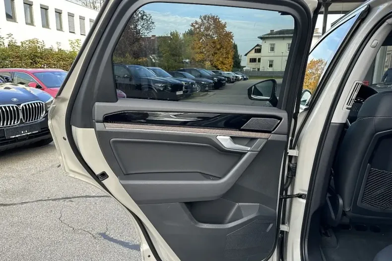 Volkswagen Touareg din 2025 cu 25.063 km - oferta VOL184889 - foto 14