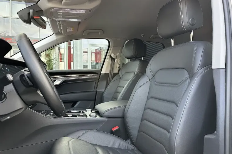 Volkswagen Touareg din 2025 cu 25.063 km - oferta VOL184889 - foto 30