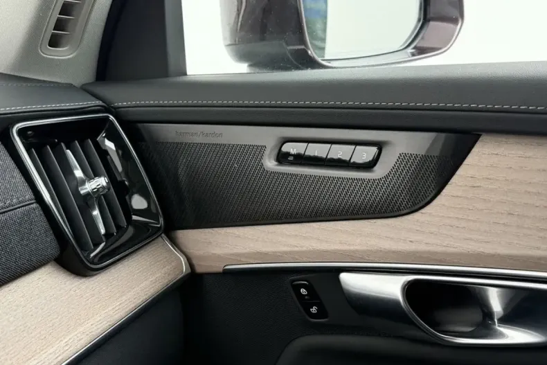 Volvo XC90 din 2025 cu 24.282 km - oferta VOL184914 - foto 37