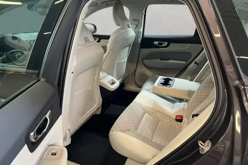 Volvo XC60 din 2024 cu 8.950 km - oferta VOL184967 - foto 11