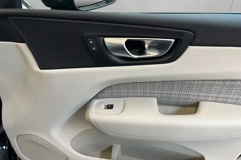 Volvo XC60 din 2024 cu 8.950 km - oferta VOL184967 - foto 17