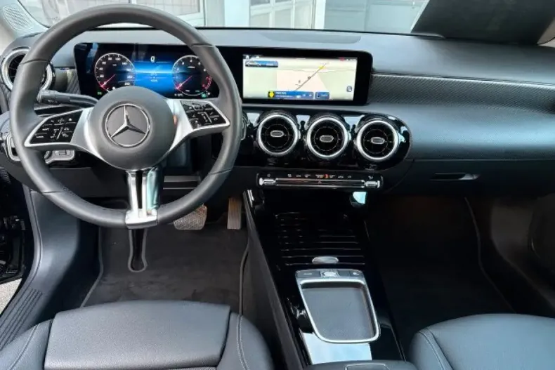 Mercedes-Benz A 180 (Clasa A) din 2024 cu 6.405 km - oferta MER184969 - foto 2