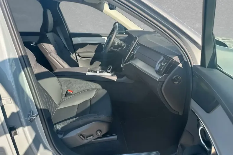 Volvo XC90 din 2025 cu 10.000 km - oferta VOL184979 - foto 2