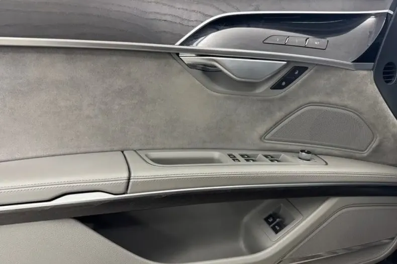 Audi A8 din 2021 cu 96.501 km - oferta AUD185015 - foto 6