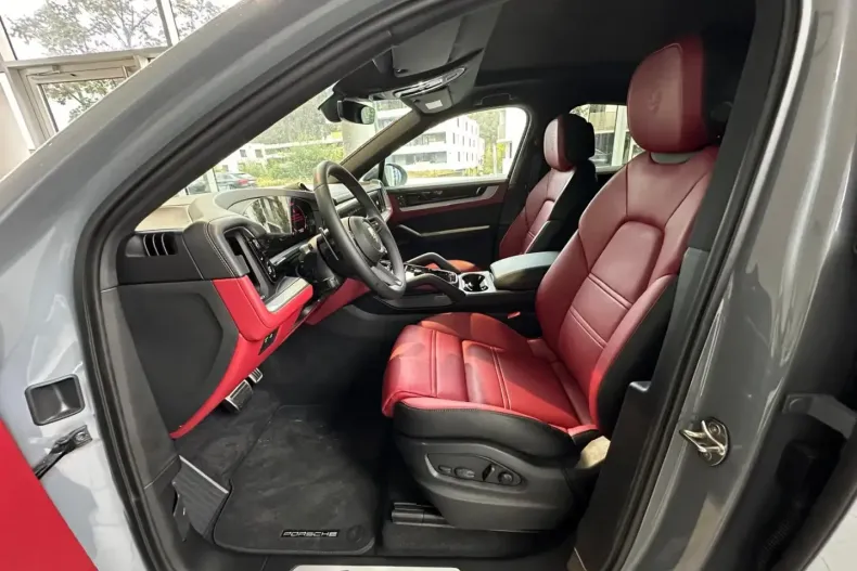 Porsche Cayenne din 2025 cu 2.750 km - oferta POR185035 - foto 9