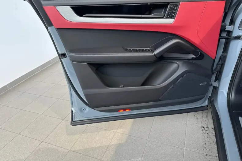 Porsche Cayenne din 2025 cu 2.750 km - oferta POR185035 - foto 11