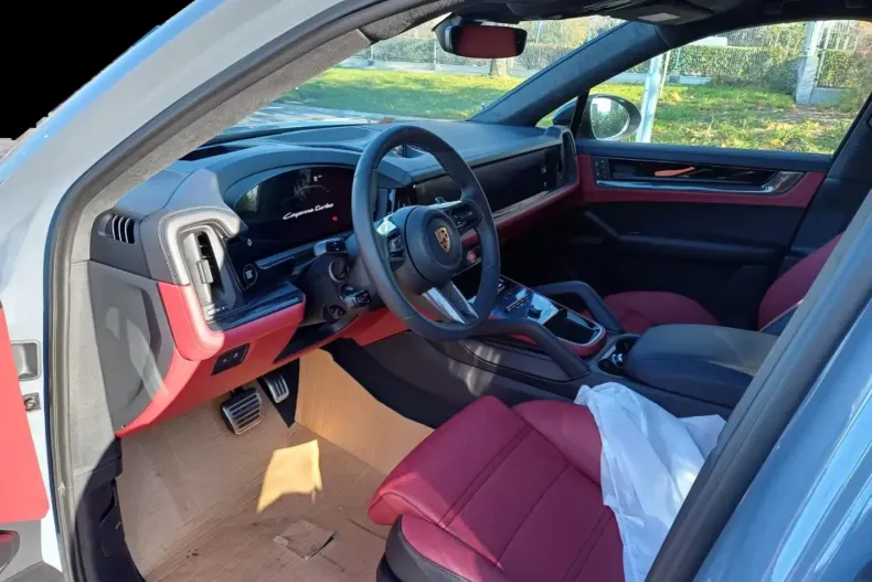 Porsche Cayenne din 2026 cu 20 km - oferta POR185037 - foto 1