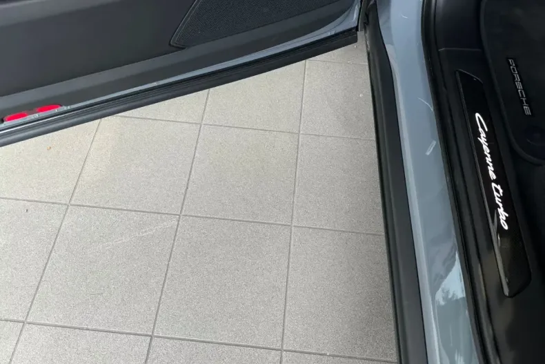 Porsche Cayenne din 2026 cu 20 km - oferta POR185037 - foto 7