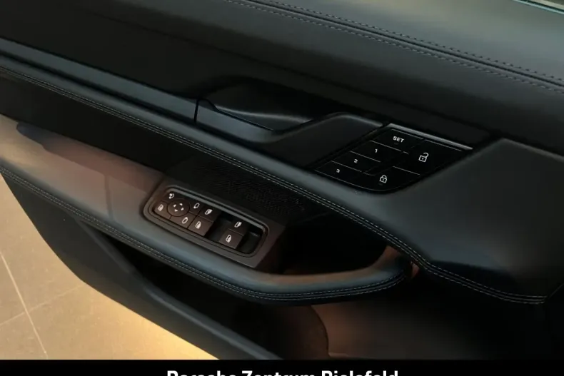 Porsche Taycan din 2025 cu 10.900 km - oferta POR185045 - foto 19