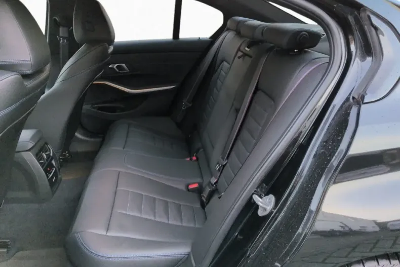 BMW 320 (Seria 3) din 2024 cu 7.572 km - oferta BMW185092 - foto 8