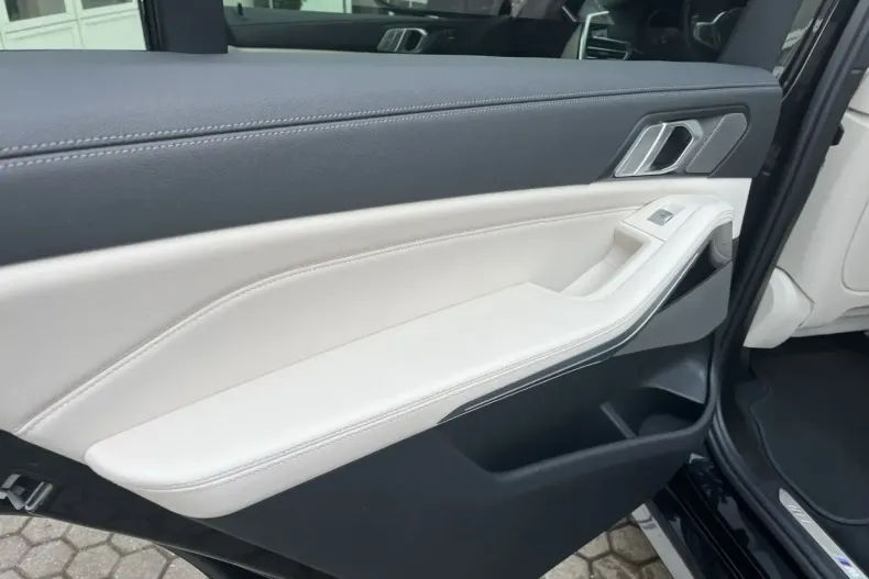 BMW X7 M50 (Seria X) din 2022 cu 72.800 km - oferta BMW185093 - foto 40