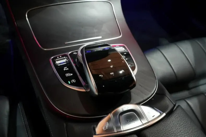 Mercedes-Benz E 200 (Clasa E) din 2021 cu 71.986 km - oferta MER185096 - foto 17