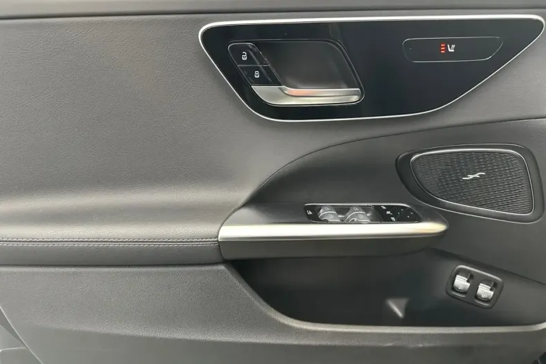 Mercedes-Benz C 300 (Clasa C) din 2024 cu 13.359 km - oferta MER185118 - foto 9