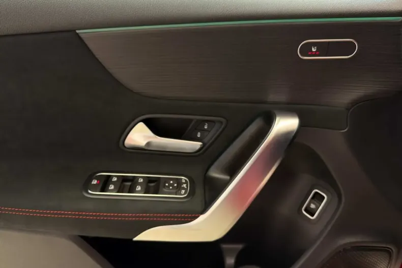 Mercedes-Benz A 250 (Clasa A) din 2024 cu 5.739 km - oferta MER185123 - foto 14