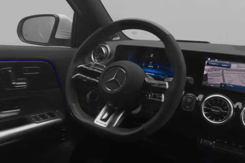 Mercedes-Benz GLA 45 AMG (Clasa GLA) din 2024 cu 25.917 km - oferta MER185137 - foto 17