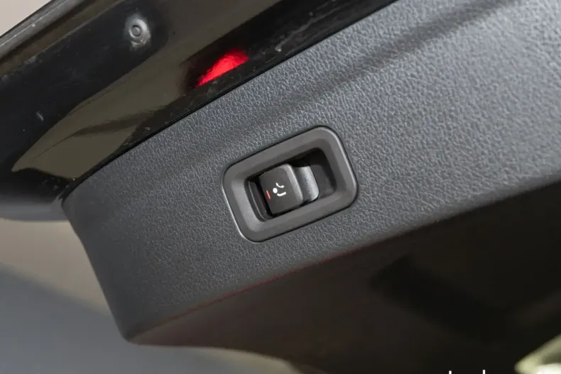 Mercedes-Benz GLE 580 (Clasa GLE) din 2024 cu 19.445 km - oferta MER185145 - foto 9