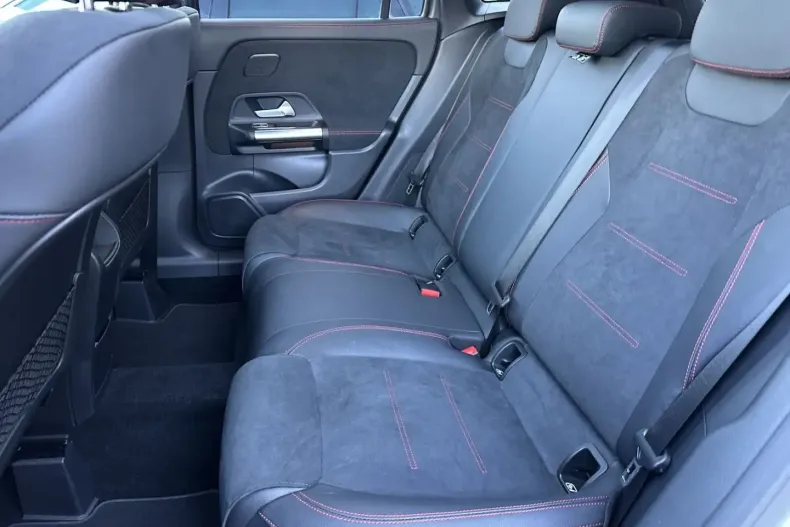 Mercedes-Benz GLA 200 (Clasa GLA) din 2022 cu 39.750 km - oferta MER185156 - foto 10