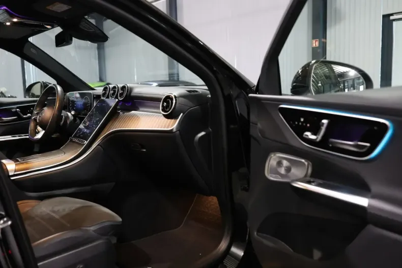 Mercedes-Benz GLC 300 (Clasa GLC) din 2023 cu 42.000 km - oferta MER185168 - foto 26