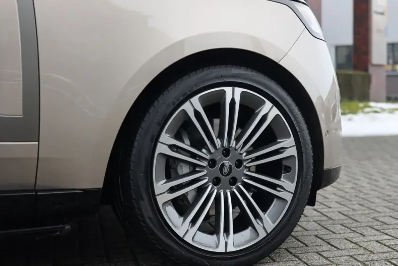 Land Rover Range Rover din 2023 cu 44.641 km - oferta LAN185174 - foto 13