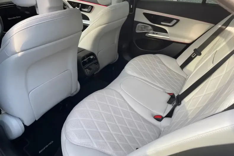 Mercedes-Benz E 400 (Clasa E) din 2024 cu 32.403 km - oferta MER185180 - foto 13