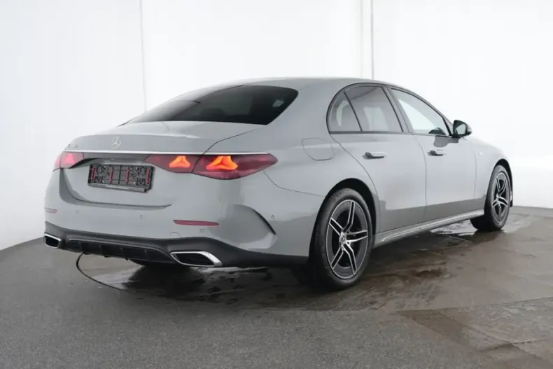 Mercedes-Benz E 300 (Clasa E) din 2024 cu 14.552 km - oferta MER185182 - foto 4