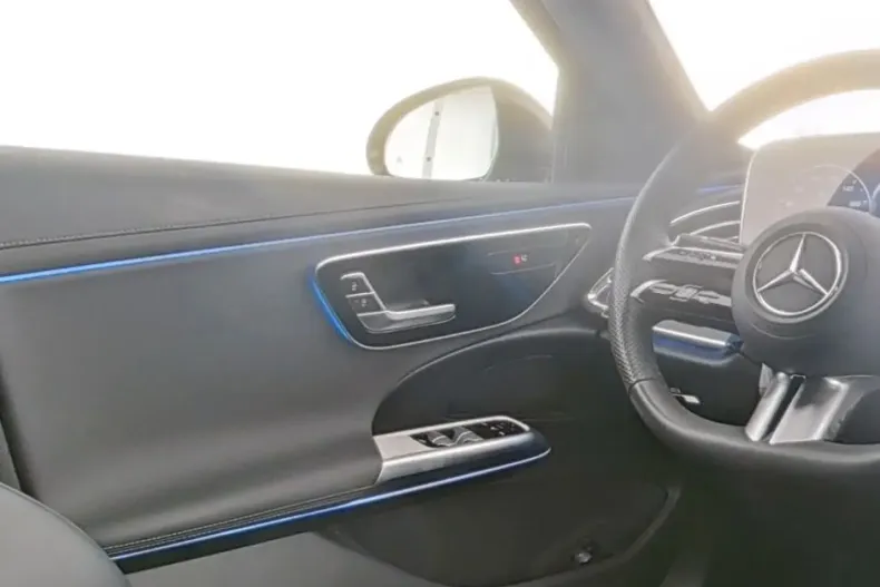 Mercedes-Benz E 300 (Clasa E) din 2024 cu 14.552 km - oferta MER185182 - foto 5