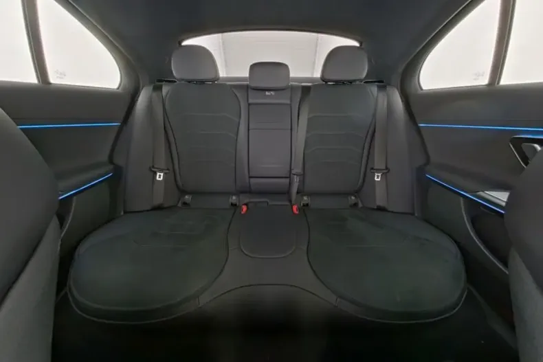 Mercedes-Benz E 300 (Clasa E) din 2024 cu 14.552 km - oferta MER185182 - foto 9