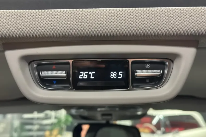 Mercedes-Benz V 300 (Clasa V) din 2022 cu 43.793 km - oferta MER185203 - foto 24