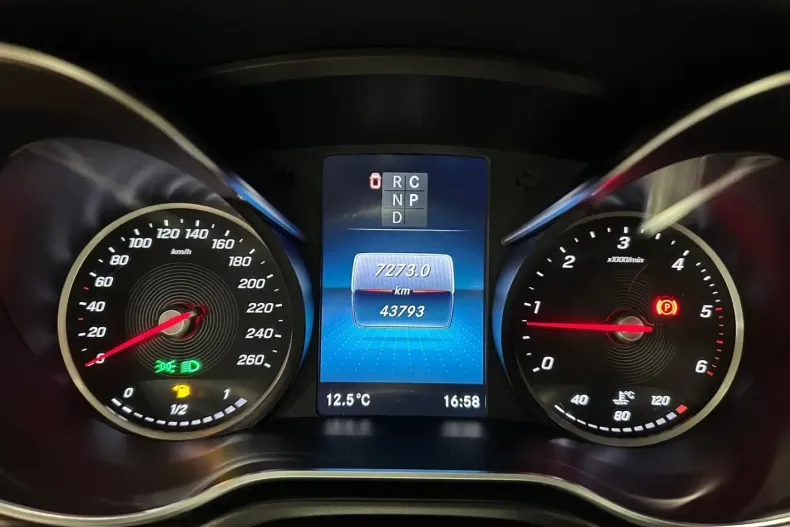 Mercedes-Benz V 300 (Clasa V) din 2022 cu 43.793 km - oferta MER185203 - foto 27