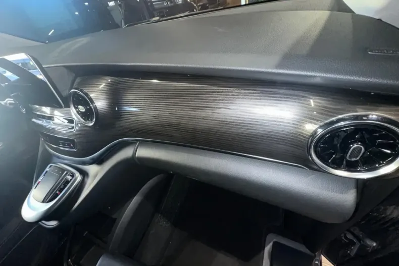 Mercedes-Benz V 300 (Clasa V) din 2022 cu 43.793 km - oferta MER185203 - foto 38